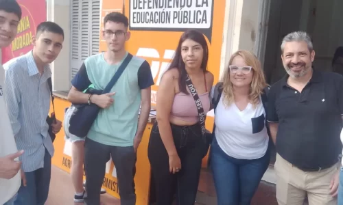 Los jóvenes del taller de Gestión Cultural, Periodismo y Publicidad visitaron la Facultad de Derecho UNR .