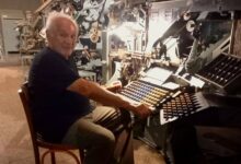 El Oficio de «Escribir al revés» y el robot de 7 mil piezas.